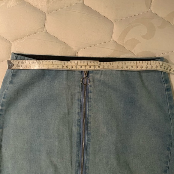 SOLD DENIM PENCIL SKIRT with adjustable zipped slit - Picture 4 of 5
